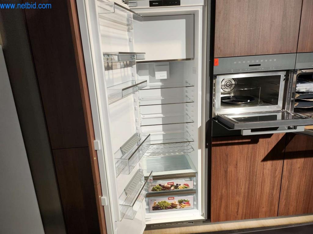 Kuchnie na wymiar, meble do salonu, meble łazienkowe, materiały dekoracyjne i kuchenne urządzenia elektryczne.-6