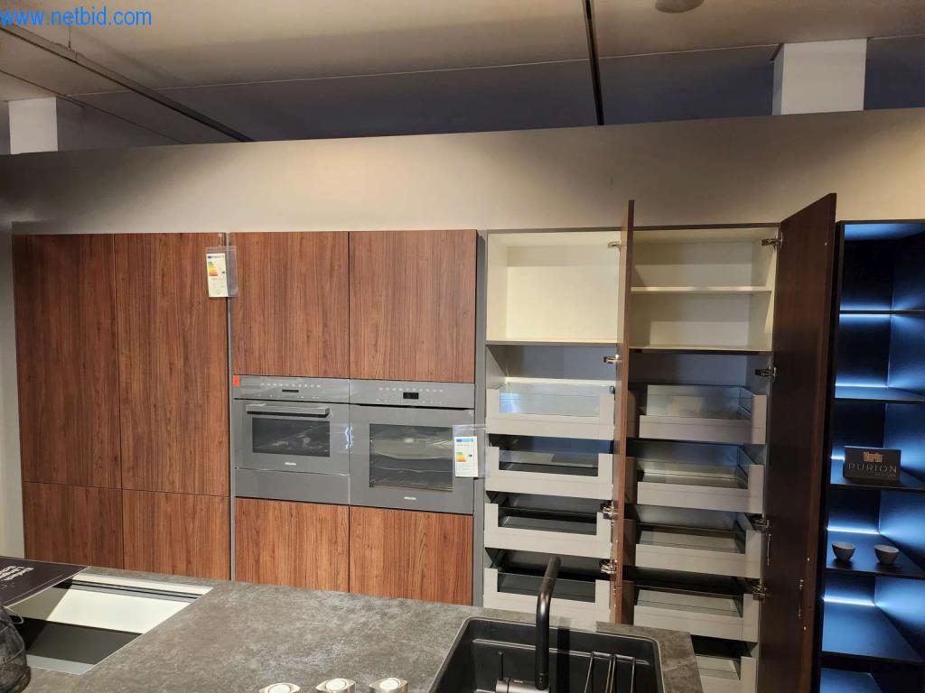 Kuchnie na wymiar, meble do salonu, meble łazienkowe, materiały dekoracyjne i kuchenne urządzenia elektryczne.-9