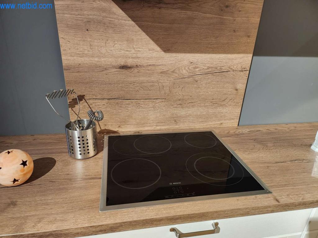 Kuchnie na wymiar, meble do salonu, meble łazienkowe, materiały dekoracyjne i kuchenne urządzenia elektryczne.-2