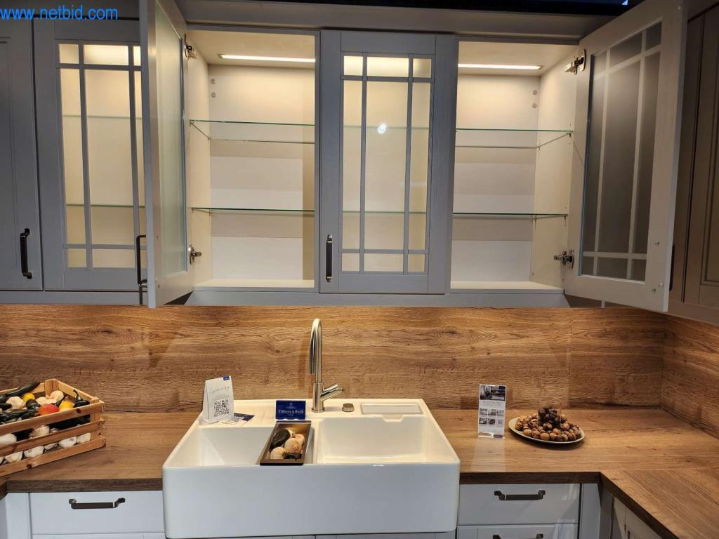 Kuchnie na wymiar, meble do salonu, meble łazienkowe, materiały dekoracyjne i kuchenne urządzenia elektryczne.-7