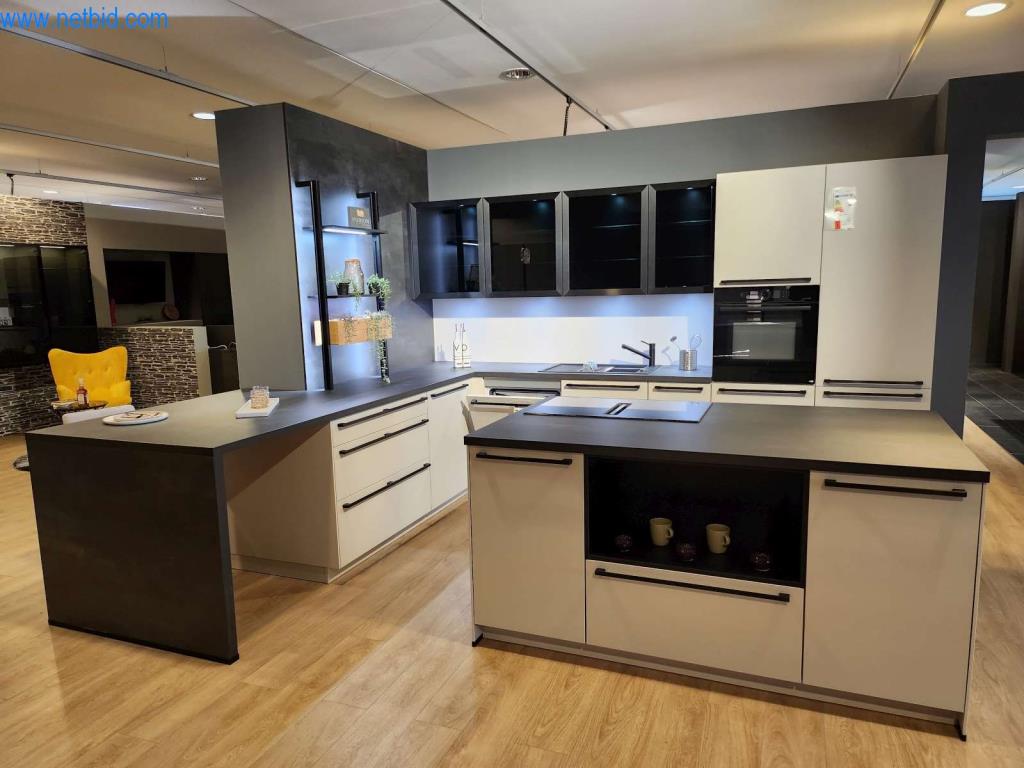 Kuchnie na wymiar, meble do salonu, meble łazienkowe, materiały dekoracyjne i kuchenne urządzenia elektryczne.-1