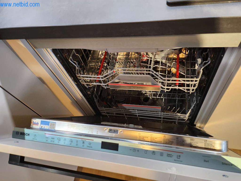 Kuchnie na wymiar, meble do salonu, meble łazienkowe, materiały dekoracyjne i kuchenne urządzenia elektryczne.-2