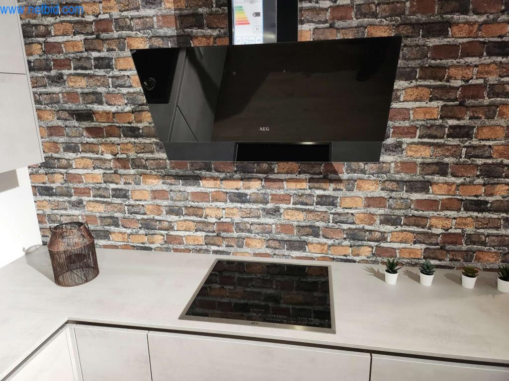 Kuchnie na wymiar, meble do salonu, meble łazienkowe, materiały dekoracyjne i kuchenne urządzenia elektryczne.-7