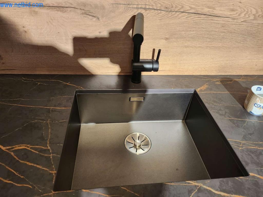 Kuchnie na wymiar, meble do salonu, meble łazienkowe, materiały dekoracyjne i kuchenne urządzenia elektryczne.-10