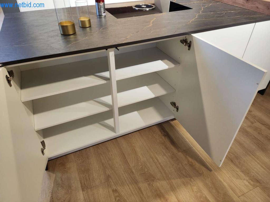 Kuchnie na wymiar, meble do salonu, meble łazienkowe, materiały dekoracyjne i kuchenne urządzenia elektryczne.-3