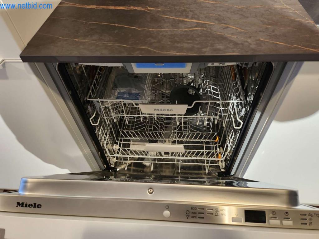 Kuchnie na wymiar, meble do salonu, meble łazienkowe, materiały dekoracyjne i kuchenne urządzenia elektryczne.-8