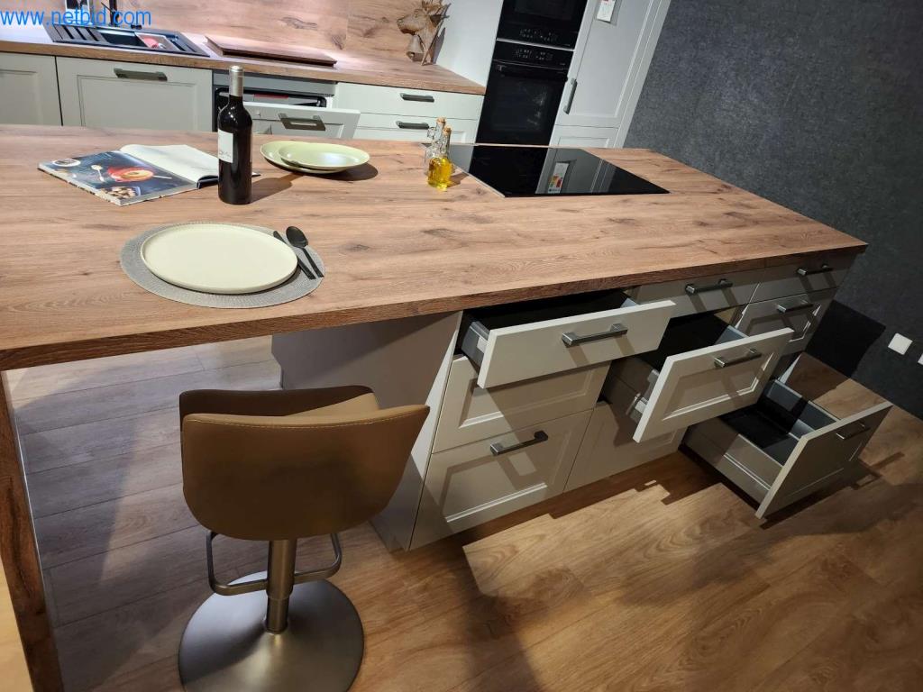 Kuchnie na wymiar, meble do salonu, meble łazienkowe, materiały dekoracyjne i kuchenne urządzenia elektryczne.-2