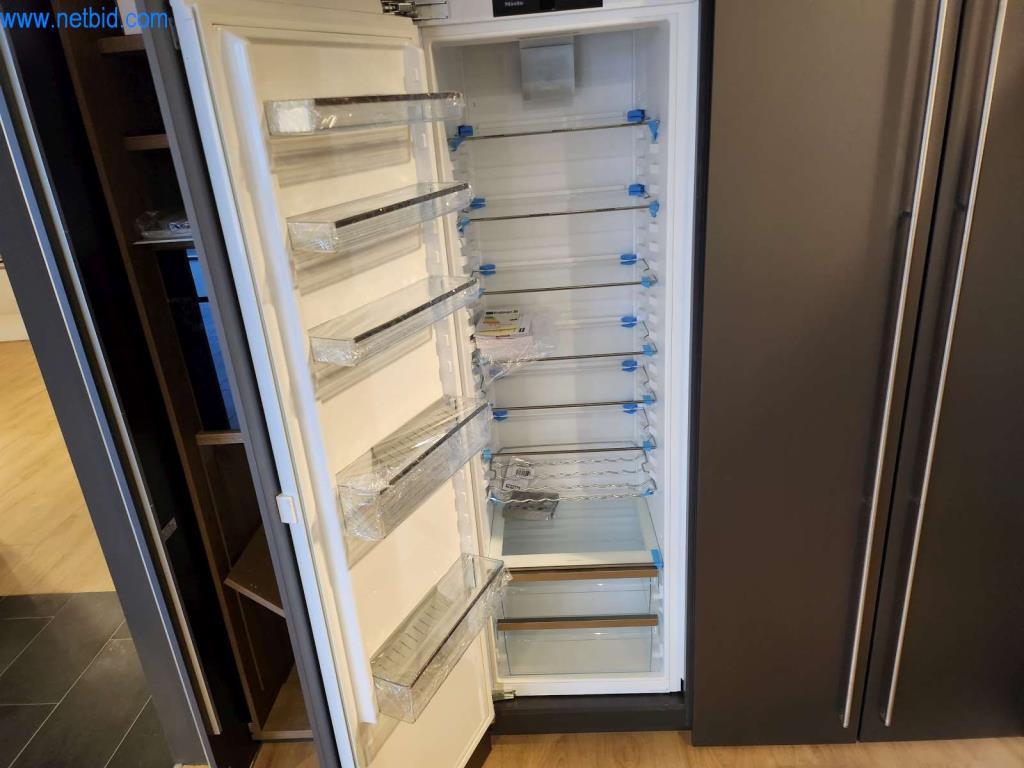 Vestavěné kuchyně, nábytek do obývacího pokoje, koupelnový nábytek, dekorační materiály a kuchyňské elektrospotřebiče-9