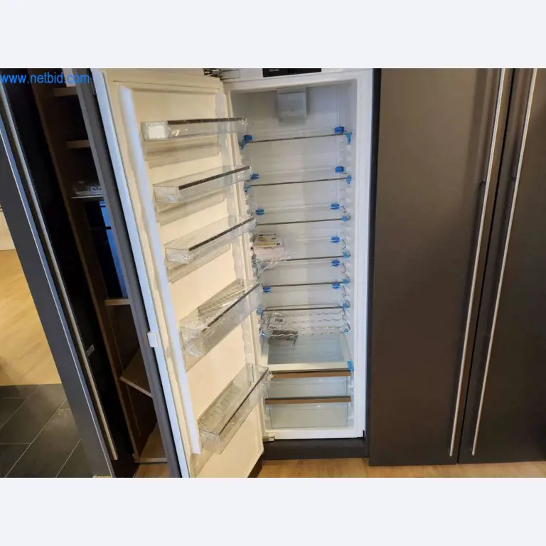 Ingerichte keukens, woonkamermeubels, badkamermeubels, decoratiemateriaal en elektrische keukenapparaten-9