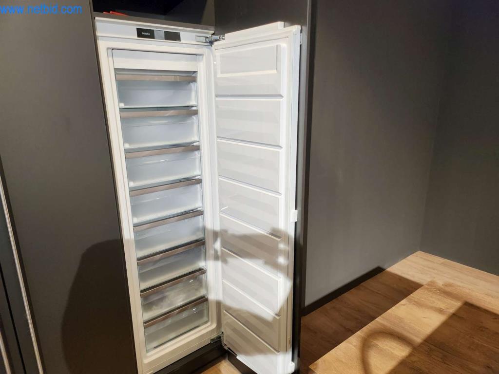 Vestavěné kuchyně, nábytek do obývacího pokoje, koupelnový nábytek, dekorační materiály a kuchyňské elektrospotřebiče-1