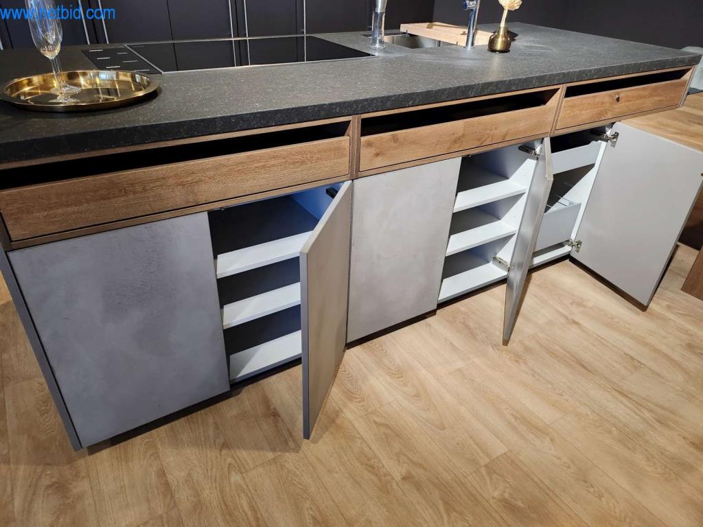 Vestavěné kuchyně, nábytek do obývacího pokoje, koupelnový nábytek, dekorační materiály a kuchyňské elektrospotřebiče-3