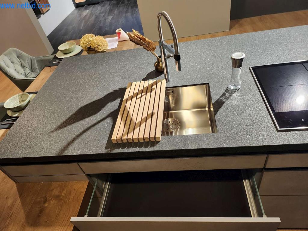 Vestavěné kuchyně, nábytek do obývacího pokoje, koupelnový nábytek, dekorační materiály a kuchyňské elektrospotřebiče-5