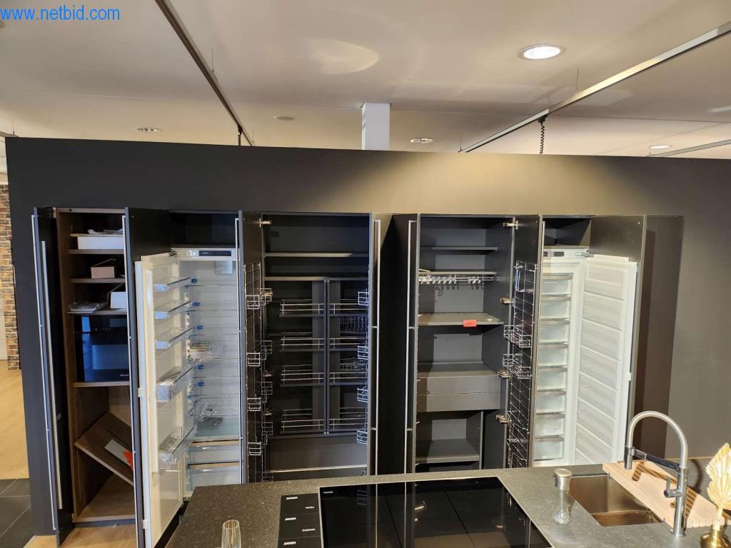 Vestavěné kuchyně, nábytek do obývacího pokoje, koupelnový nábytek, dekorační materiály a kuchyňské elektrospotřebiče-6