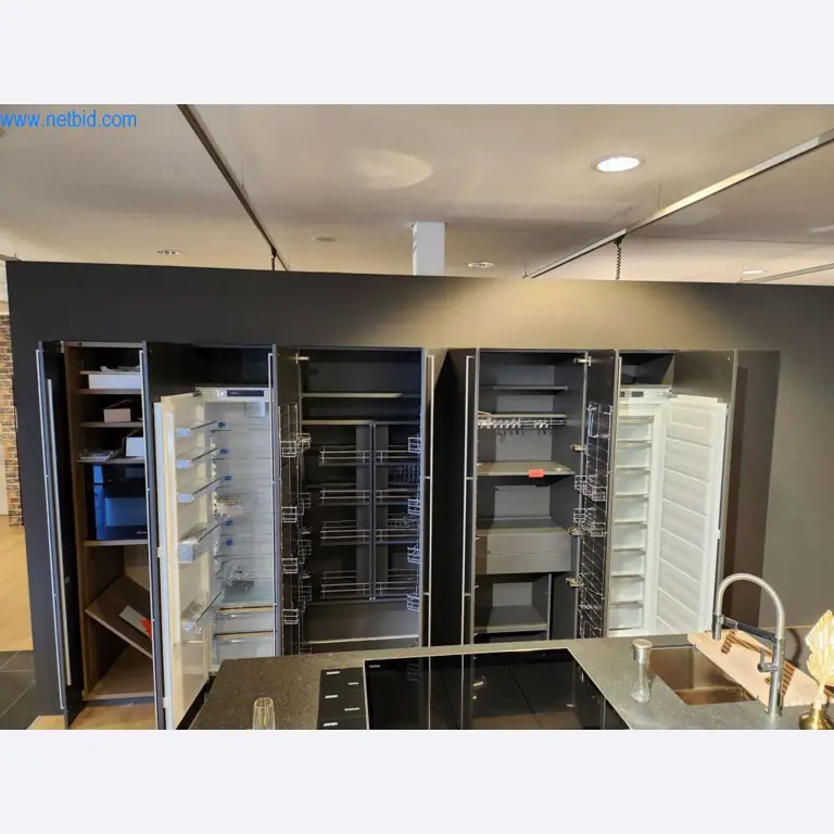 Ingerichte keukens, woonkamermeubels, badkamermeubels, decoratiemateriaal en elektrische keukenapparaten-6