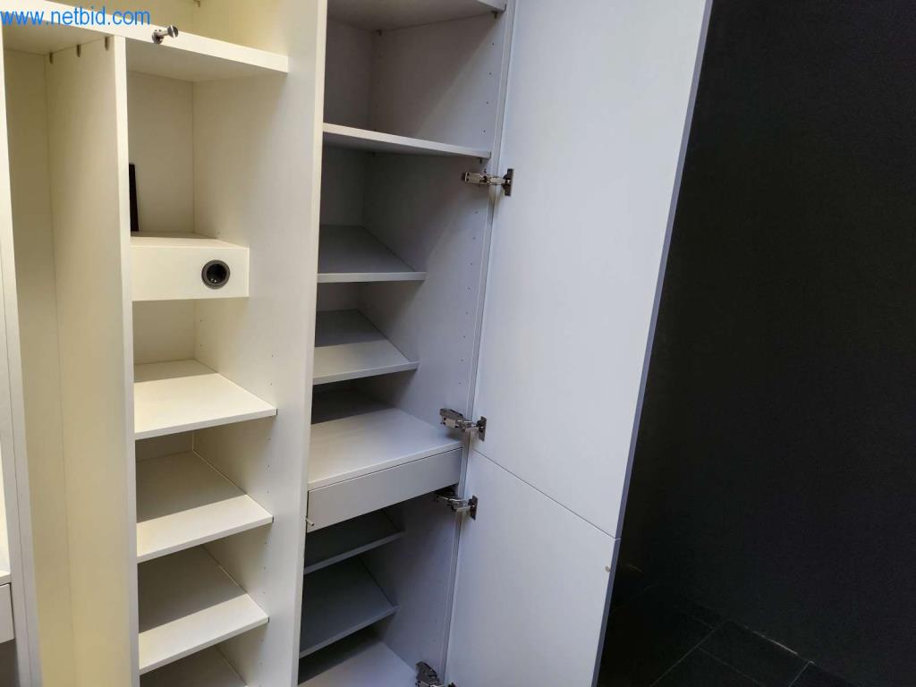 Kuchnie na wymiar, meble do salonu, meble łazienkowe, materiały dekoracyjne i kuchenne urządzenia elektryczne.-2