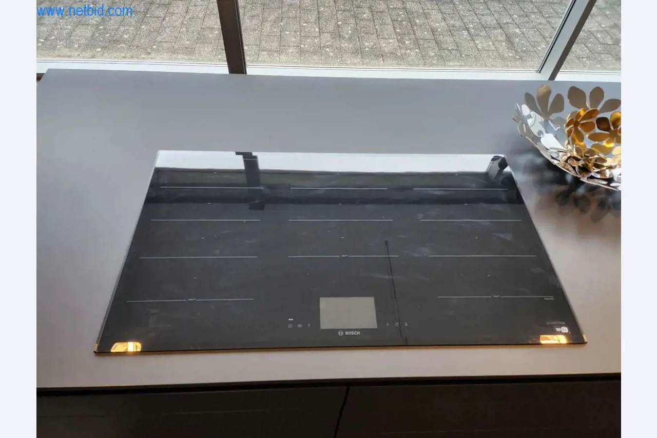 Ingerichte keukens, woonkamermeubels, badkamermeubels, decoratiemateriaal en elektrische keukenapparaten-1