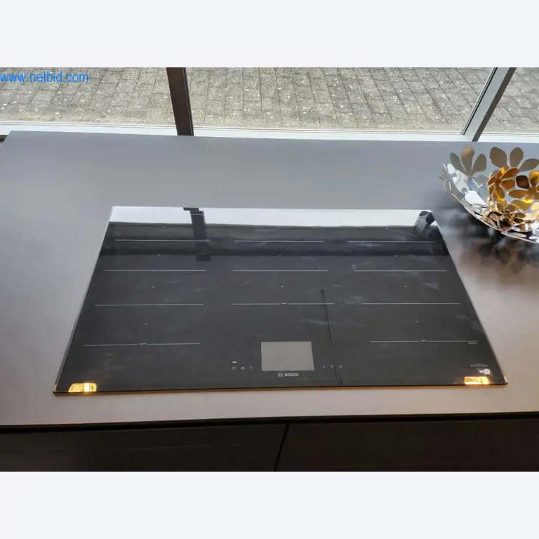Ingerichte keukens, woonkamermeubels, badkamermeubels, decoratiemateriaal en elektrische keukenapparaten-1