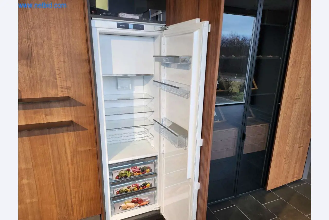 Ingerichte keukens, woonkamermeubels, badkamermeubels, decoratiemateriaal en elektrische keukenapparaten-5