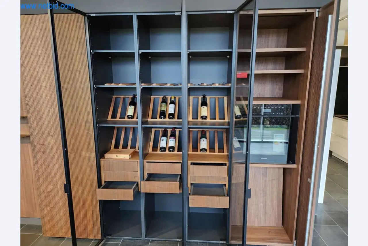 Ingerichte keukens, woonkamermeubels, badkamermeubels, decoratiemateriaal en elektrische keukenapparaten-7