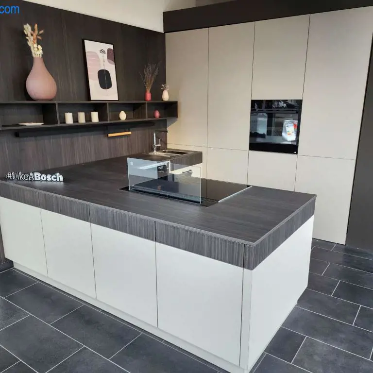 Fitted kitchen (surcharge subject to change) Leicht Bondi + Orlando