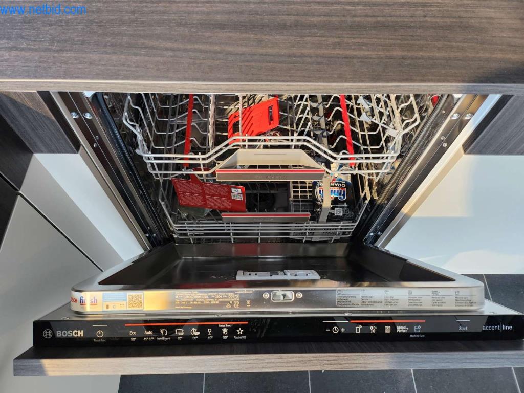 Kuchnie na wymiar, meble do salonu, meble łazienkowe, materiały dekoracyjne i kuchenne urządzenia elektryczne.-9