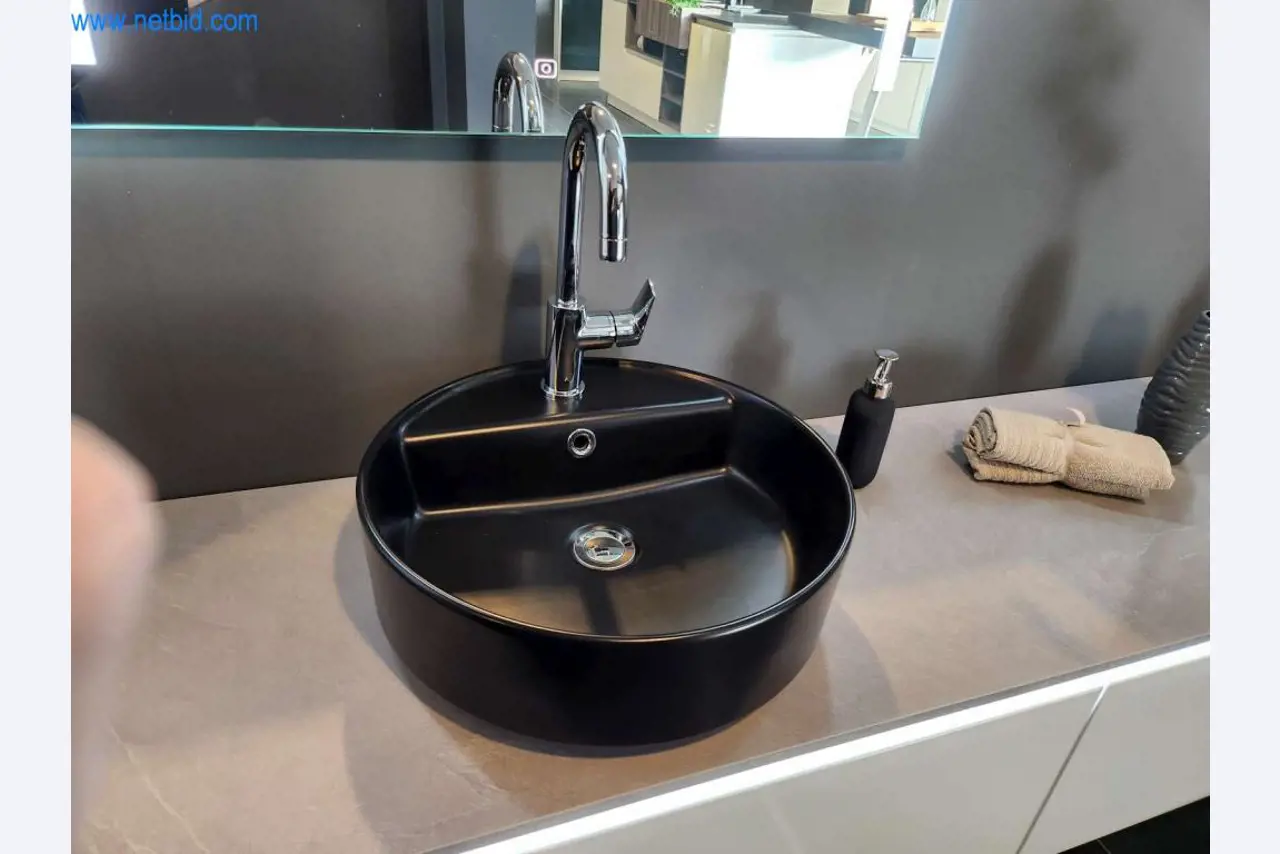 Vestavěné kuchyně, nábytek do obývacího pokoje, koupelnový nábytek, dekorační materiály a kuchyňské elektrospotřebiče-3