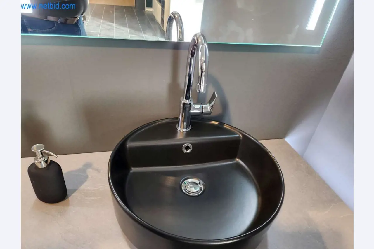 Vestavěné kuchyně, nábytek do obývacího pokoje, koupelnový nábytek, dekorační materiály a kuchyňské elektrospotřebiče-4