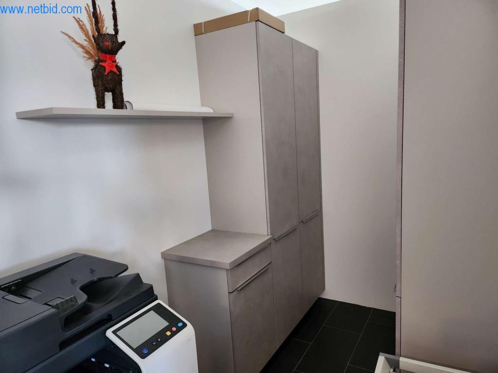 Kuchnie na wymiar, meble do salonu, meble łazienkowe, materiały dekoracyjne i kuchenne urządzenia elektryczne.-1