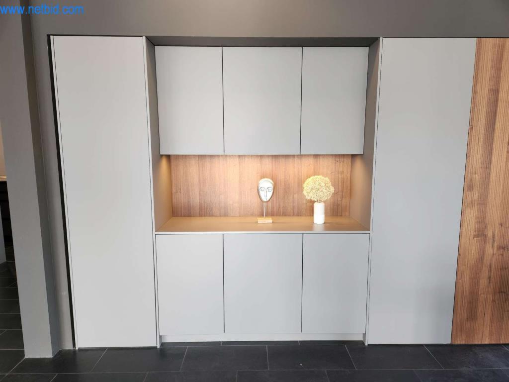 Kuchnie na wymiar, meble do salonu, meble łazienkowe, materiały dekoracyjne i kuchenne urządzenia elektryczne.-1