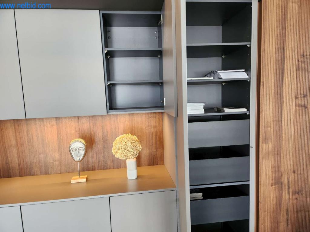 Kuchnie na wymiar, meble do salonu, meble łazienkowe, materiały dekoracyjne i kuchenne urządzenia elektryczne.-2