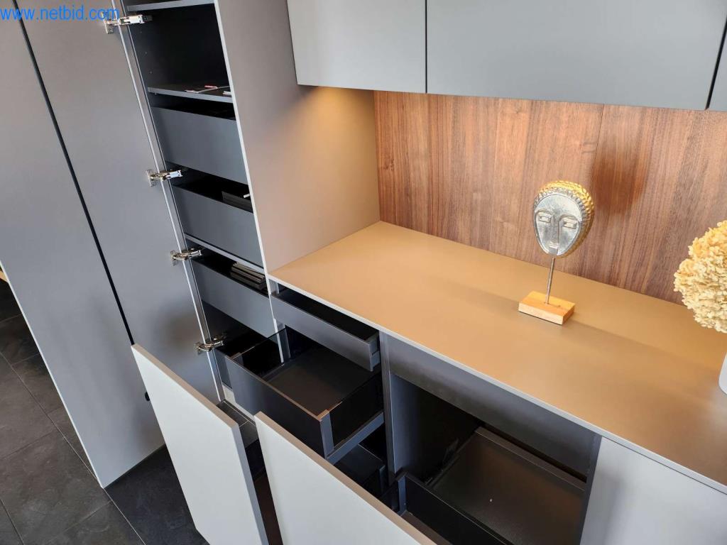 Kuchnie na wymiar, meble do salonu, meble łazienkowe, materiały dekoracyjne i kuchenne urządzenia elektryczne.-3