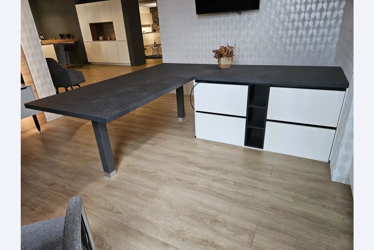Ingerichte keukens, woonkamermeubels, badkamermeubels, decoratiemateriaal en elektrische keukenapparaten-2