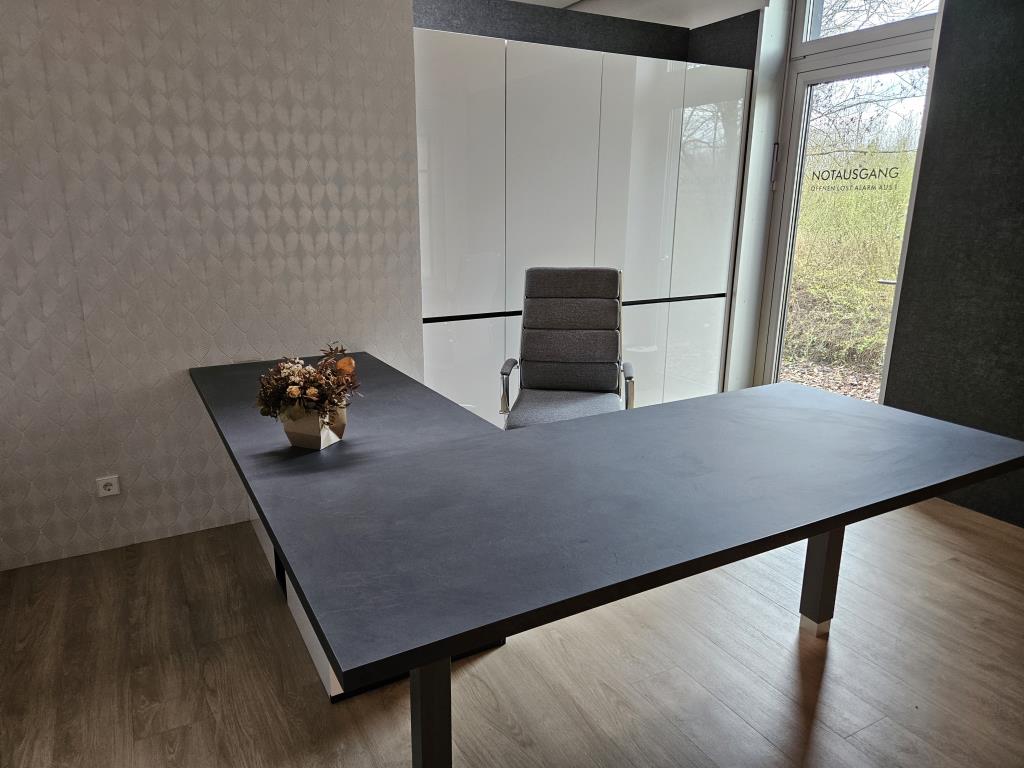 Kuchnie na wymiar, meble do salonu, meble łazienkowe, materiały dekoracyjne i kuchenne urządzenia elektryczne.-1