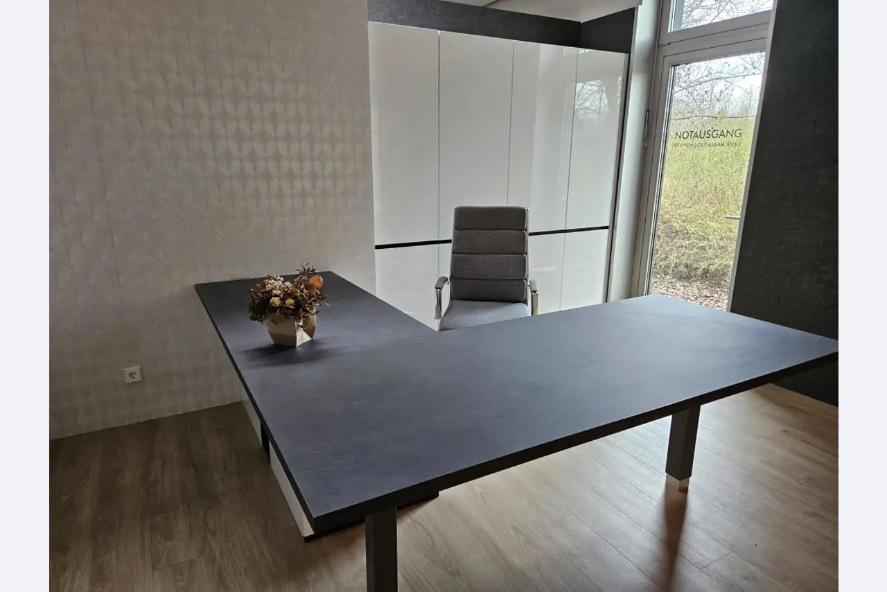 Ingerichte keukens, woonkamermeubels, badkamermeubels, decoratiemateriaal en elektrische keukenapparaten-1