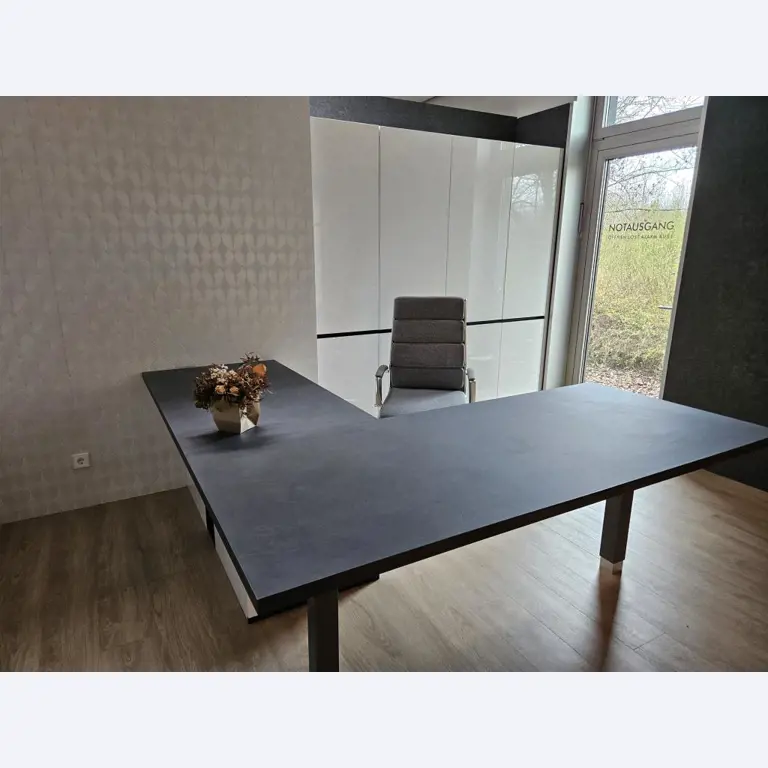 Ingerichte keukens, woonkamermeubels, badkamermeubels, decoratiemateriaal en elektrische keukenapparaten-1
