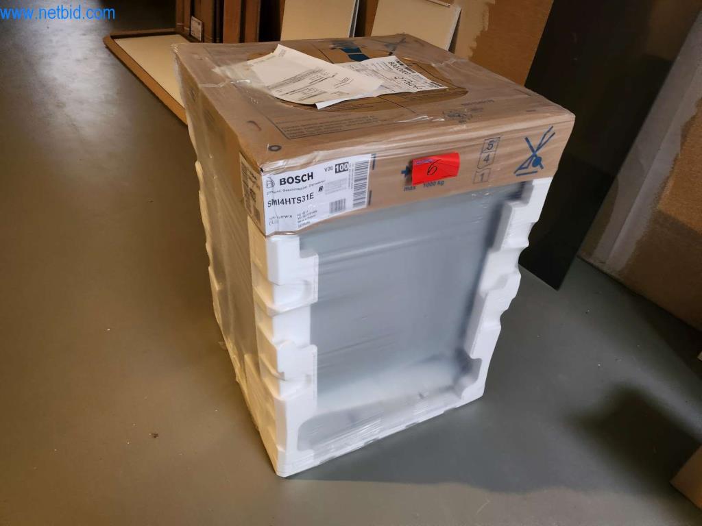 Kuchnie na wymiar, meble do salonu, meble łazienkowe, materiały dekoracyjne i kuchenne urządzenia elektryczne.-1