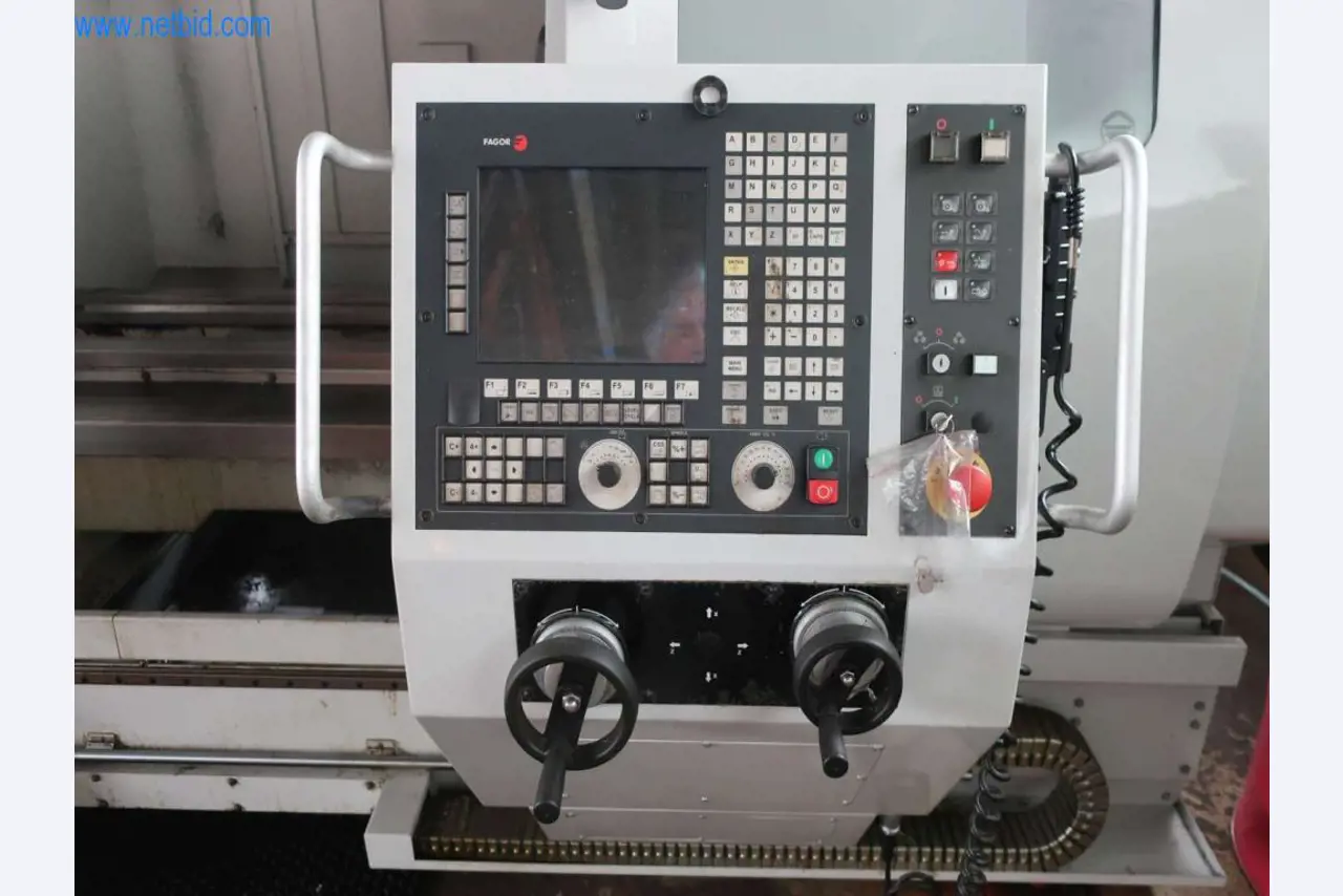 Torno CNC en buen estado
-7