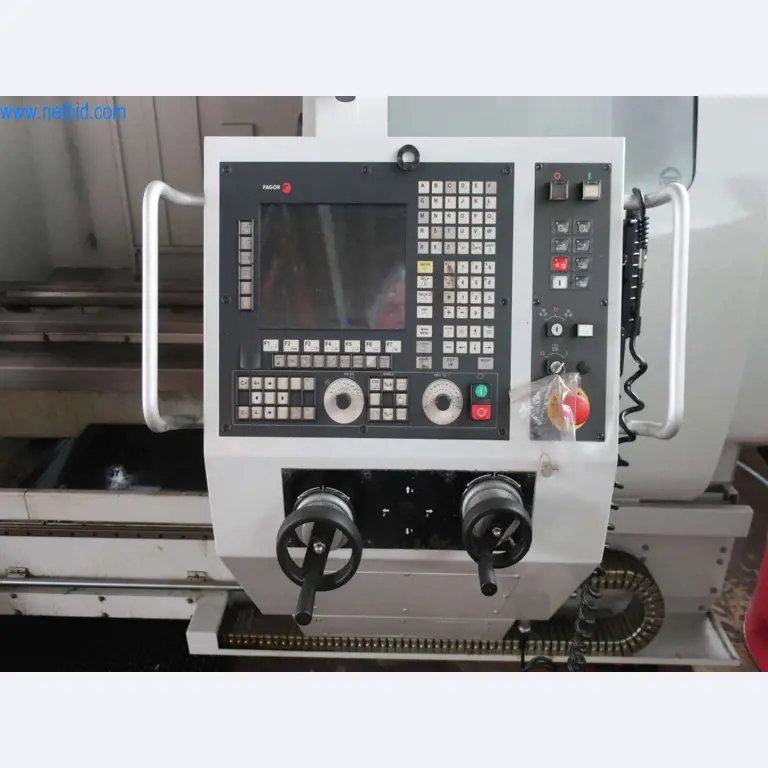 Torno CNC en buen estado
-7