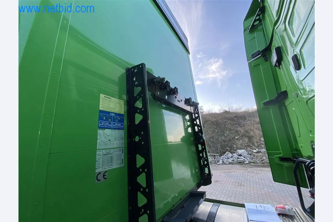 Equipamiento operativo y de oficina de una empresa de transportes-12