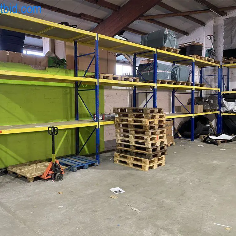 Heavy-duty pallet racking