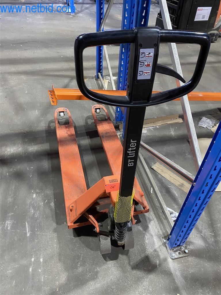 Provozní a kancelářské vybavení dopravního podniku-1