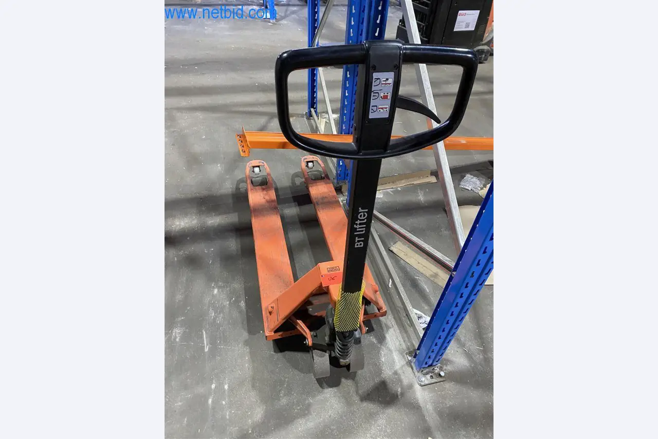 Provozní a kancelářské vybavení dopravního podniku-1