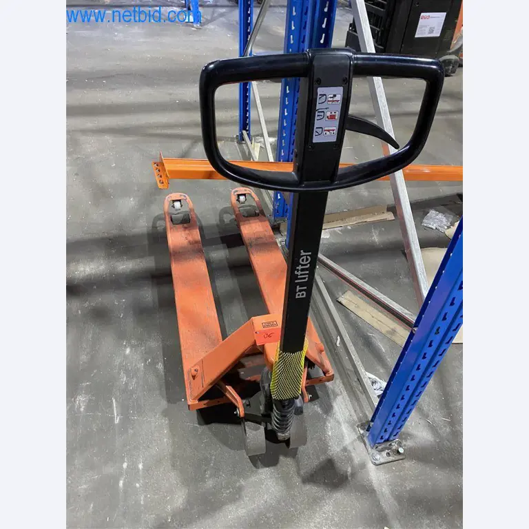 Provozní a kancelářské vybavení dopravního podniku-1