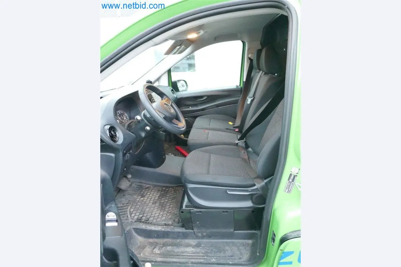 Bedrijfs- en kantooruitrusting van een transportbedrijf-16