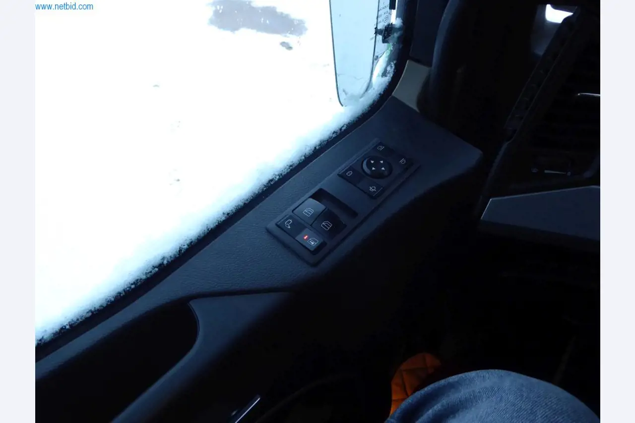 Wyposażenie operacyjne i biurowe firmy transportowej-13