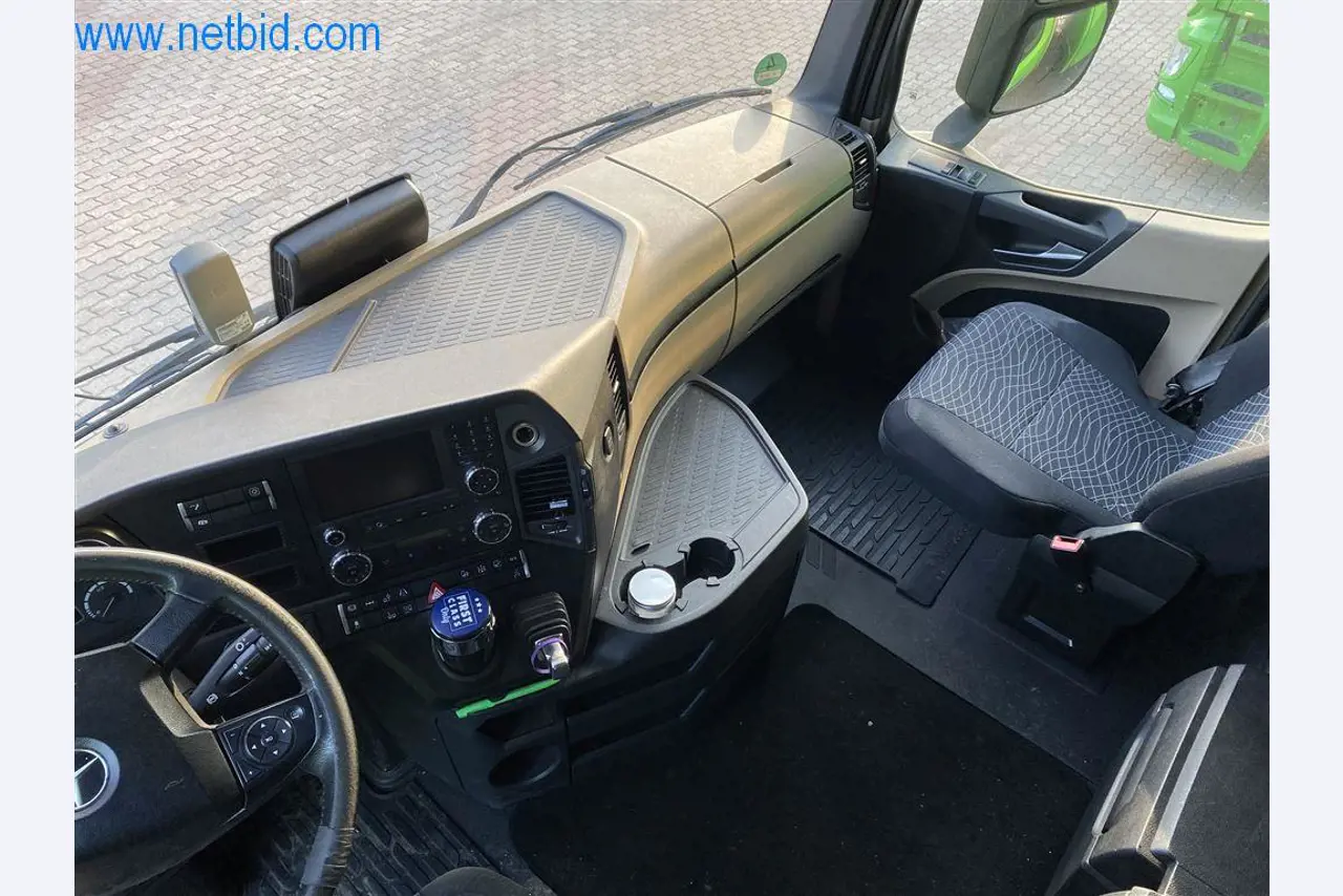 Equipamiento operativo y de oficina de una empresa de transportes-10