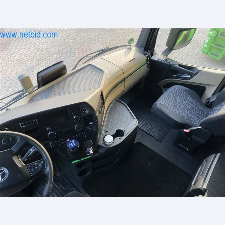 Equipamiento operativo y de oficina de una empresa de transportes-10