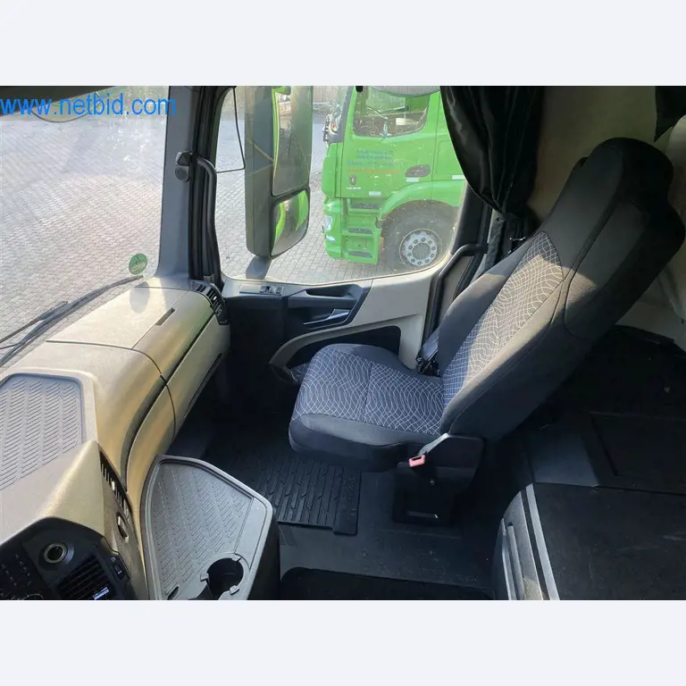 Equipamiento operativo y de oficina de una empresa de transportes-11