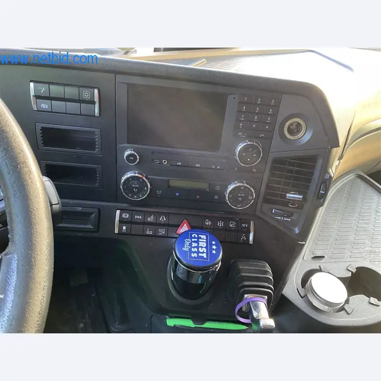 Equipamiento operativo y de oficina de una empresa de transportes-12