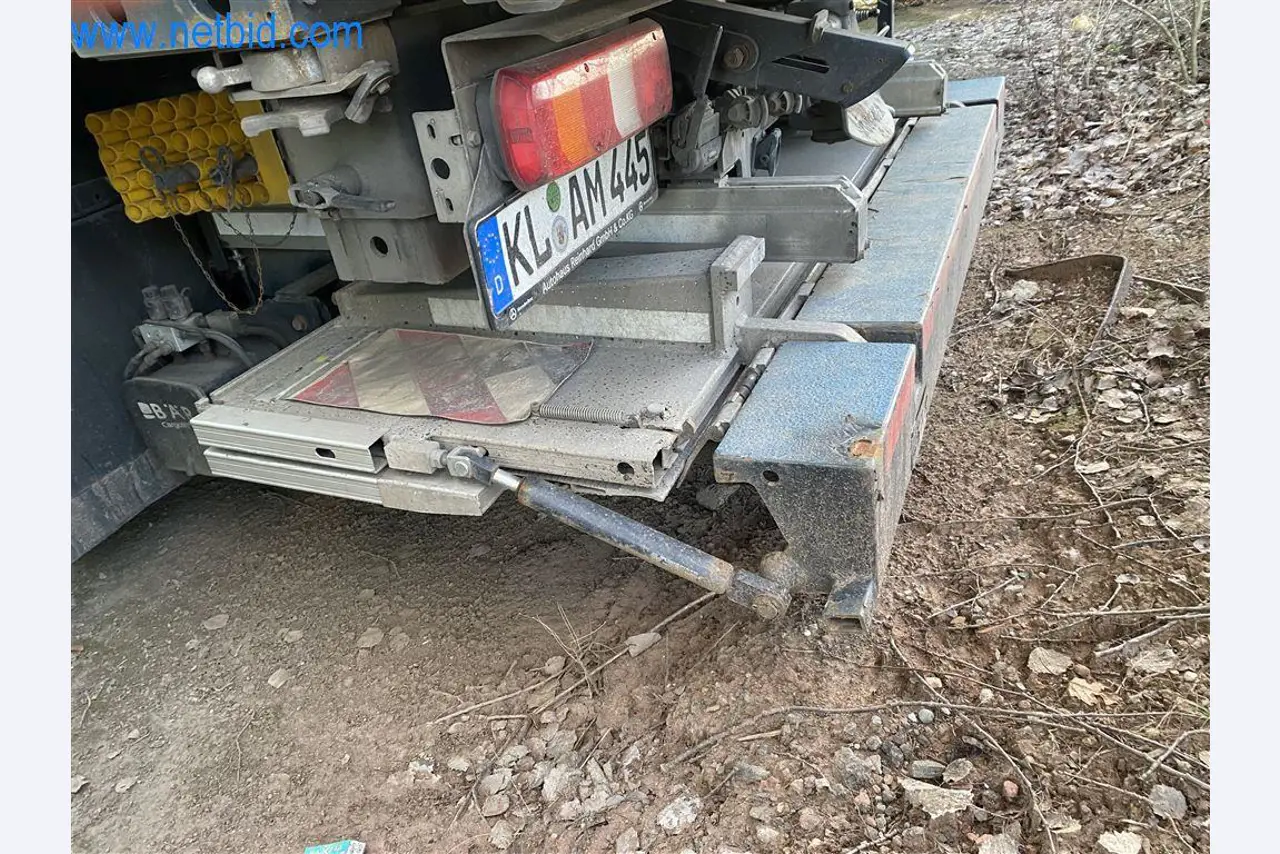 Equipamiento operativo y de oficina de una empresa de transportes-5